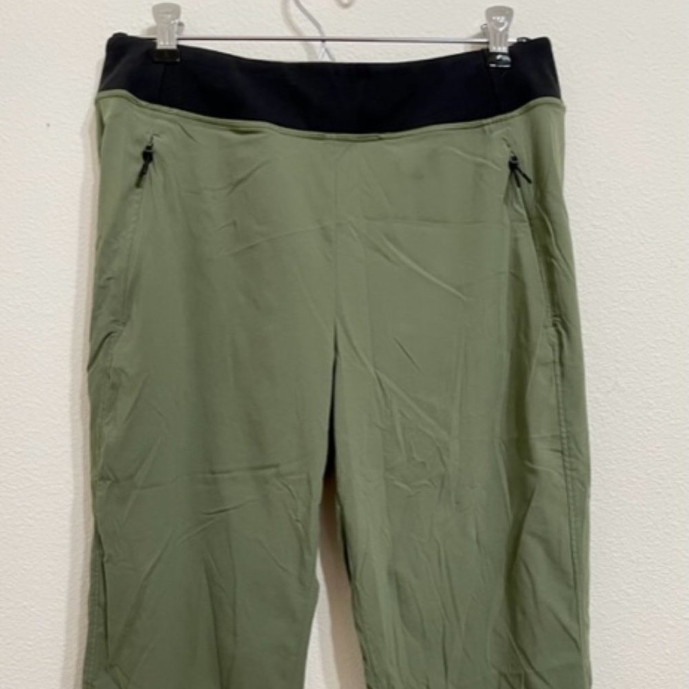 Lucy S Crop Pant Green perfect condition 2zip pockets 2" band athleisure stretch